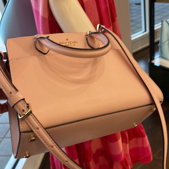 Kate Spade Madison Saffiano Leather Small Satchel
COLOR:
Conch Pink
NWT - Picture 5 of 16